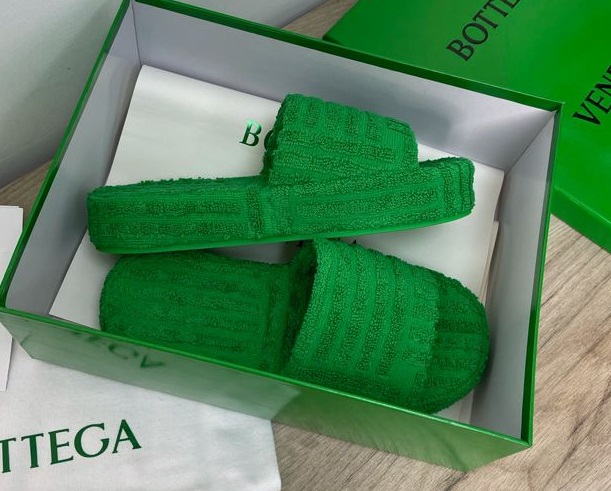 Женские шлепки Bottega Veneta зеленые
