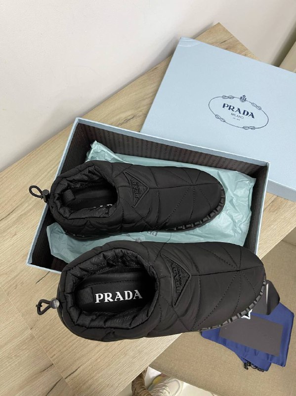 Женские ботинки Prada черные