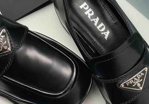 Кожаные женские ботинки Prada черные