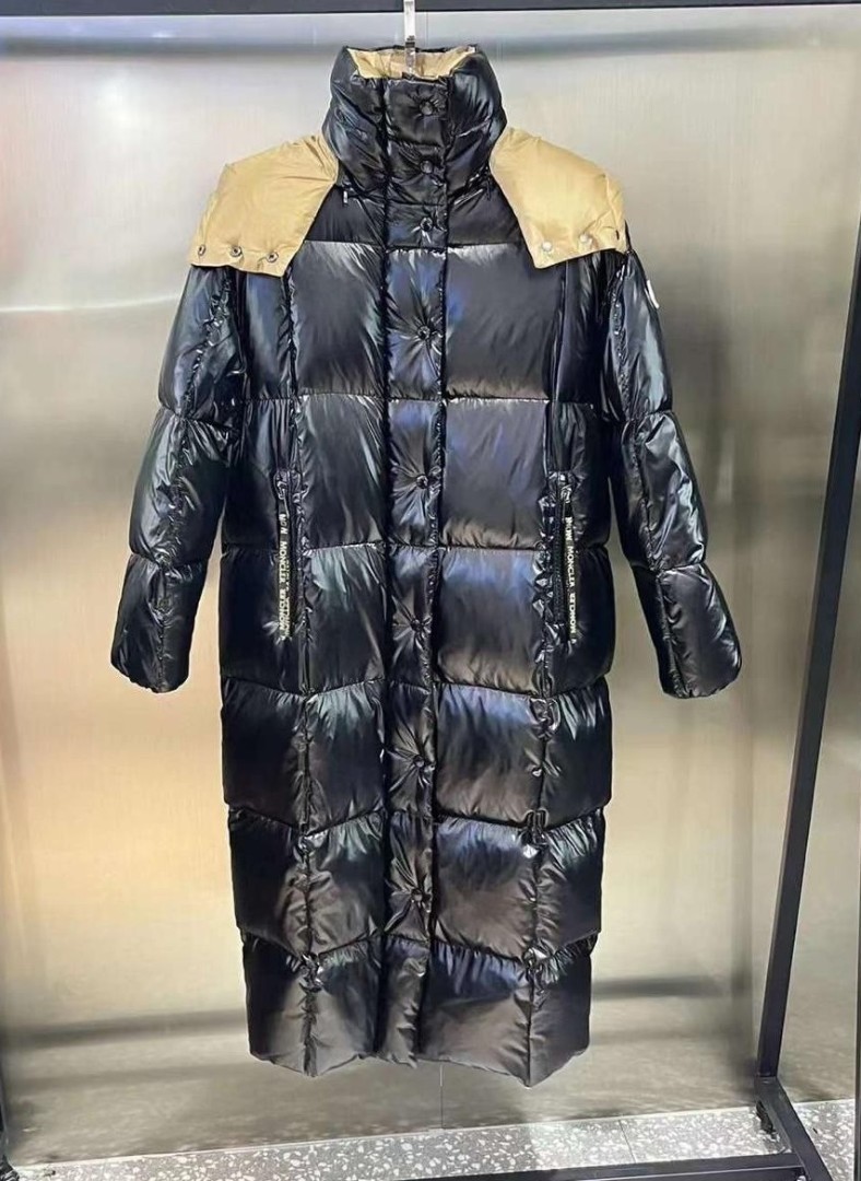 Женский черный пуховик Moncler