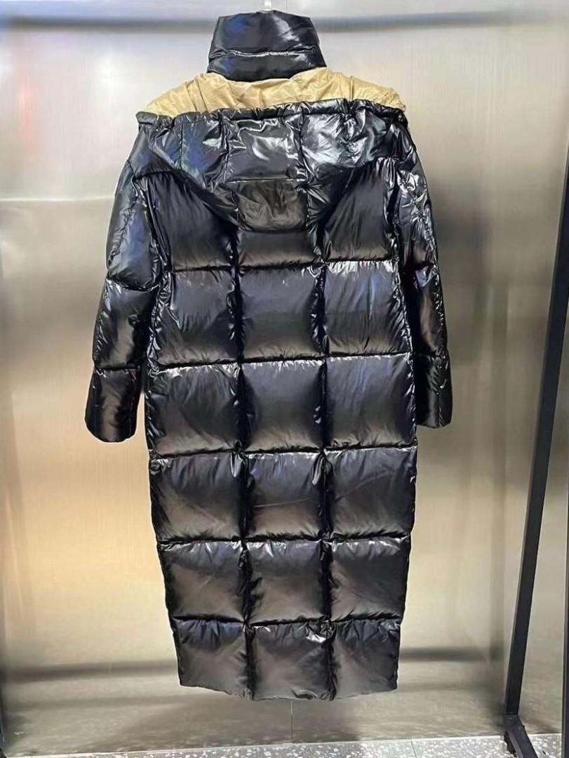 Женский черный пуховик Moncler