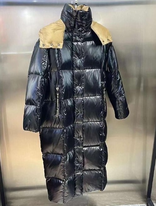 Женский черный пуховик Moncler