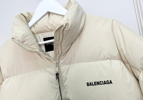 Женский пуховик Balenciaga белый