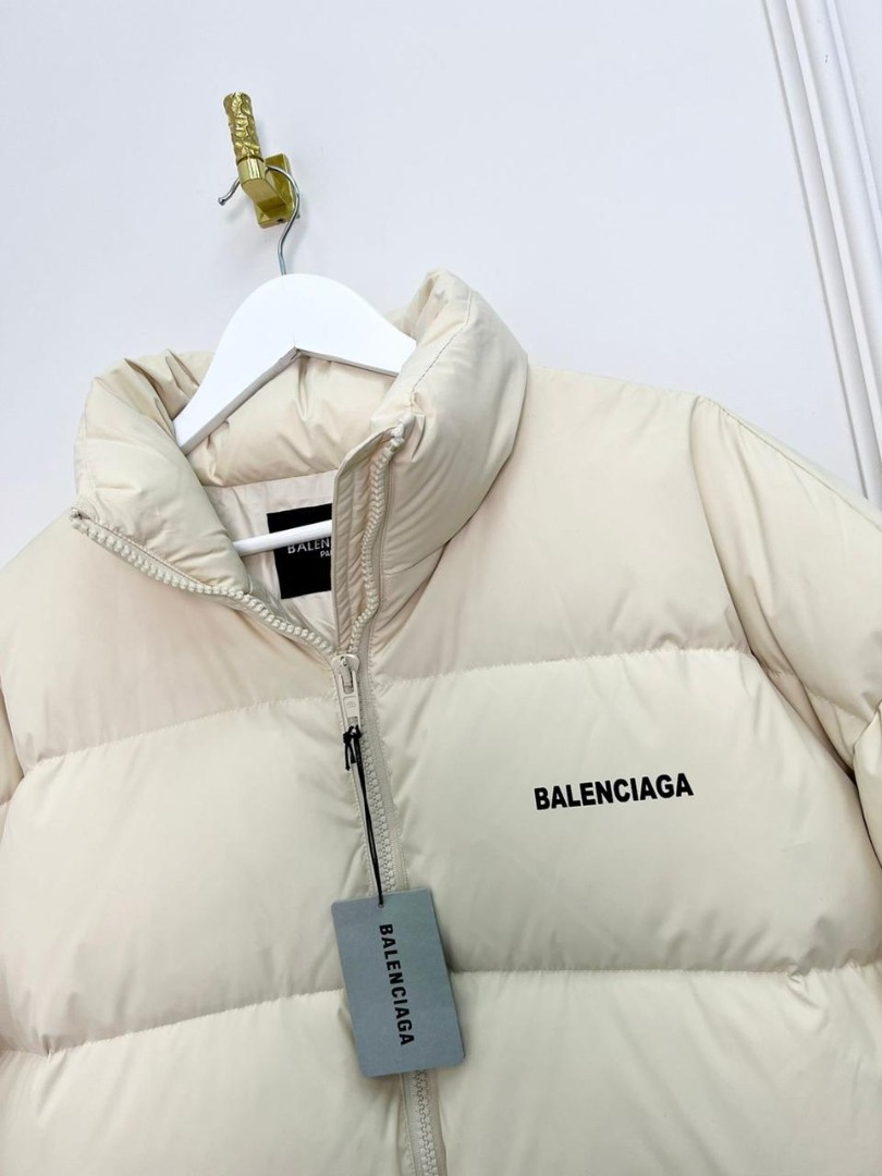 Женский пуховик Balenciaga белый