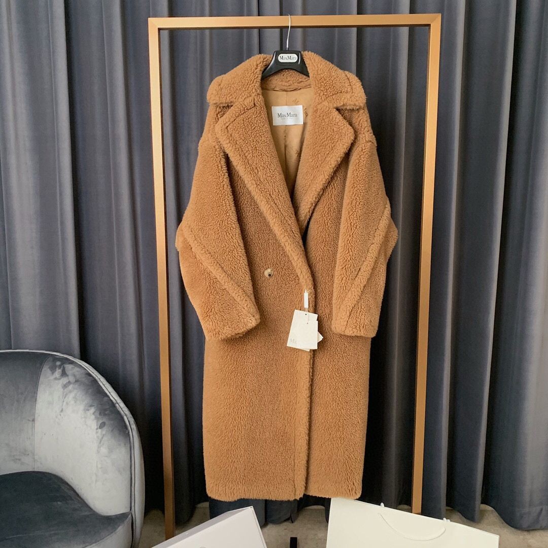 Женское пальто из меха Max Mara коричневое