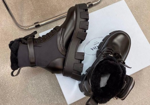 Кожаные женские ботинки Prada черные с мехом