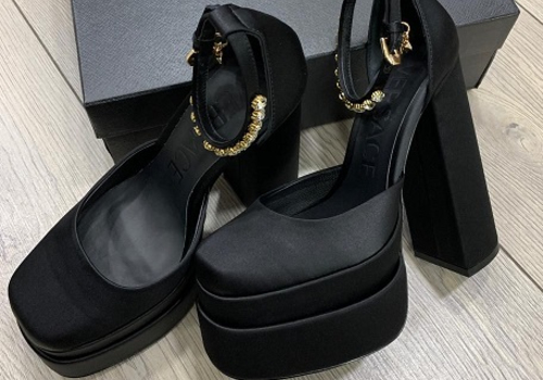 Женские туфли Versace черные