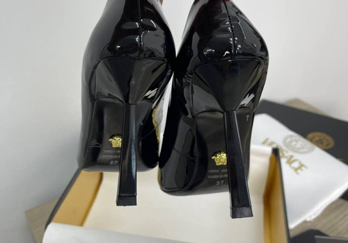 Женские кожаные туфли Versace черные