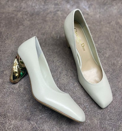 Женские туфли Christian Dior белые