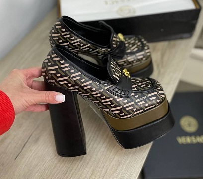 Женские туфли Versace Intrico коричневые