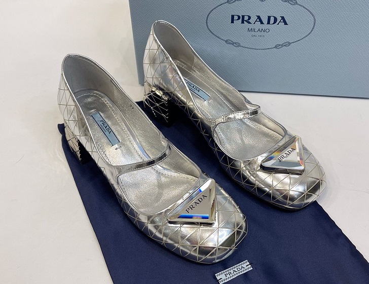 Кожаные туфли Prada серебро