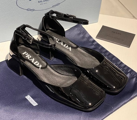 Босоножки Prada лаковые