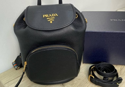 Черный кожаный рюкзак Prada