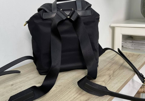Женский черный рюкзак Prada