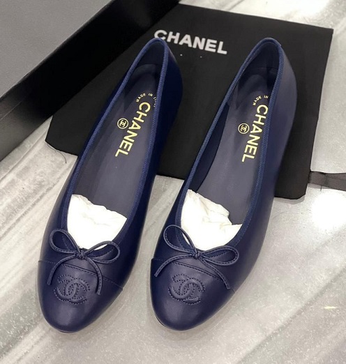 Кожаные балетки Chanel синие