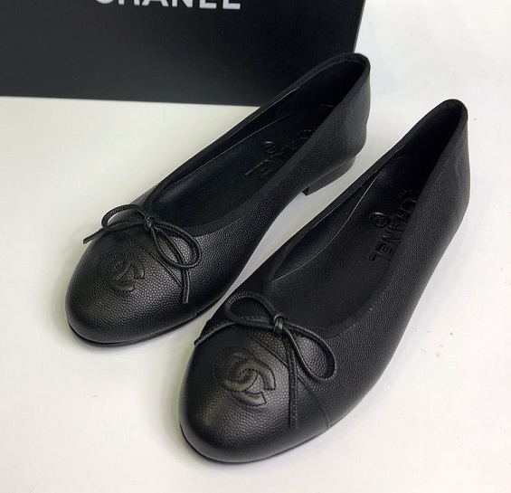 Кожаные балетки Chanel черные