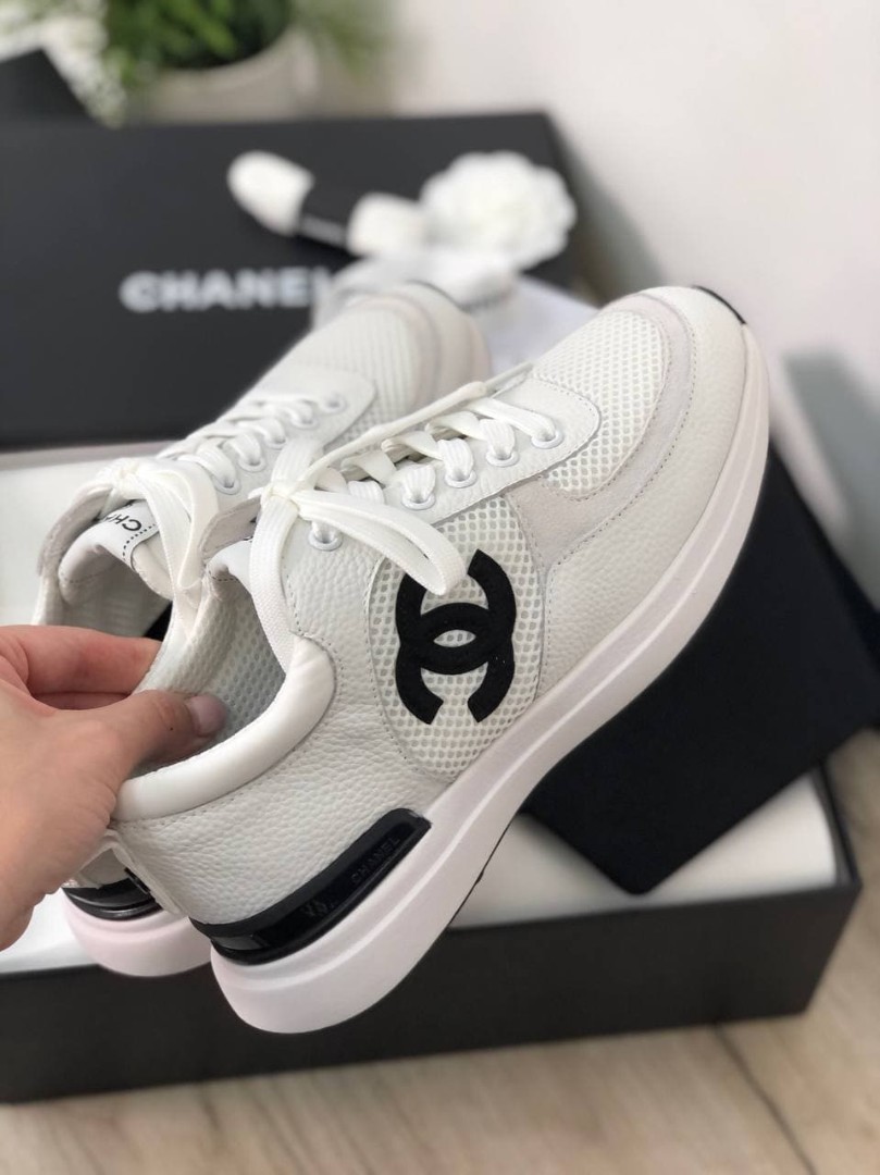 Белые женские кроссовки Chanel