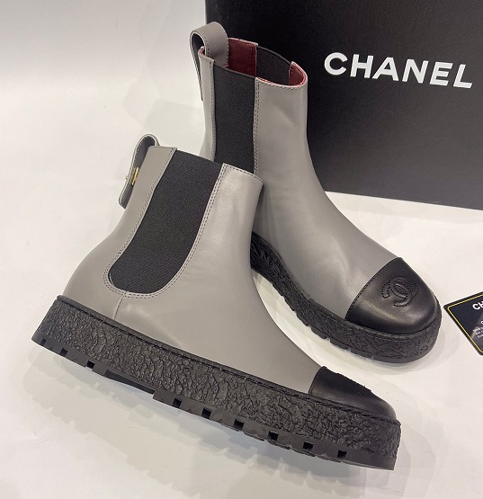 Серые кожаные ботинки Chanel