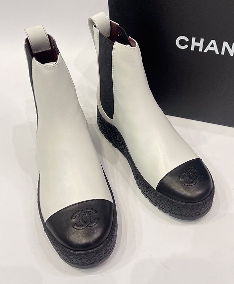 Белые кожаные ботинки Chanel