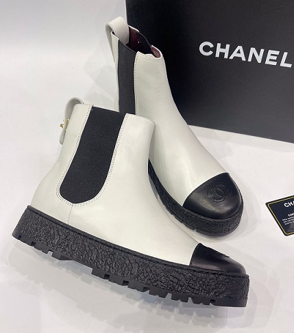 Белые кожаные ботинки Chanel