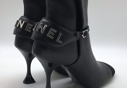 Кожаные черные ботильоны Chanel