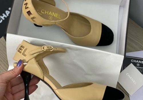 Бежевые кожаные босоножки на каблуке Chanel