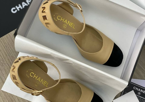 Бежевые кожаные босоножки на каблуке Chanel