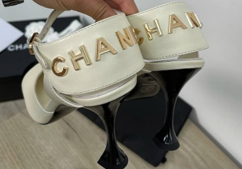 Белые кожаные босоножки Chanel