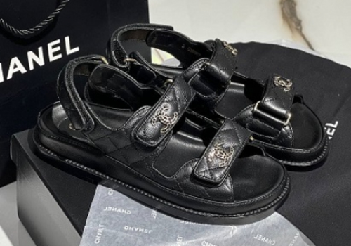 Черные кожаные сандалии Chanel