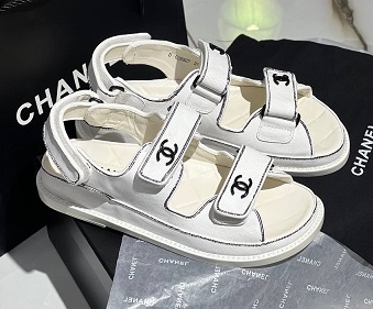 Белые кожаные сандалии Chanel