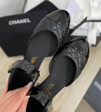 Черные кожаные босоножки Chanel