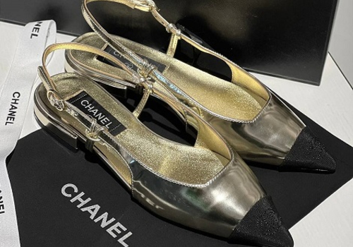 Кожаные золотые босоножки Chanel