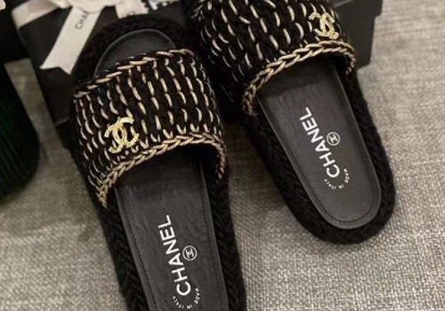 Золотые мюли Chanel