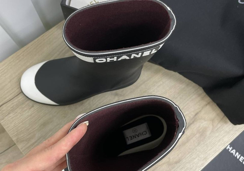 Резиновые черные сапоги Chanel
