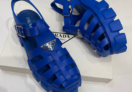 Кожаные синие сандалии Prada на толстой подошве