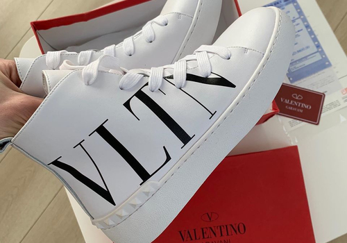 Женские белые кроссовки Valentino Garavani