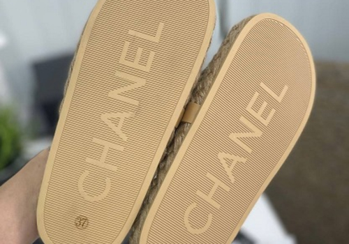 Бежевые мюли Chanel