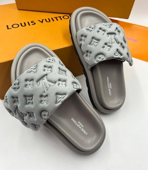 Женские шлепки Louis Vuitton серые