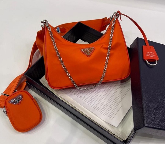 Женская сумка Prada Re-Edition 2000 оранжевая