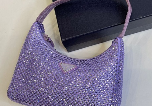 Женская сумка Prada Re-Edition 2000