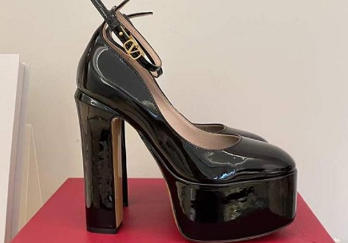 Женские лаковые туфли Valentino Garavani черные