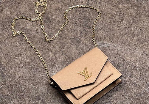 Маленькая сумка Louis Vuitton бежевая