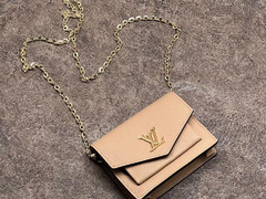 Маленькая сумка Louis Vuitton бежевая