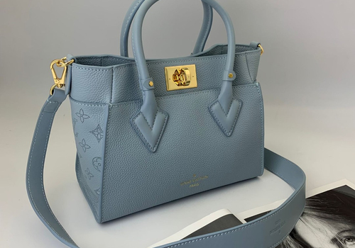 Кожаная сумка Louis Vuitton On My Side голубая