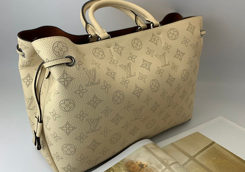 Кожаная сумка Louis Vuitton молочная