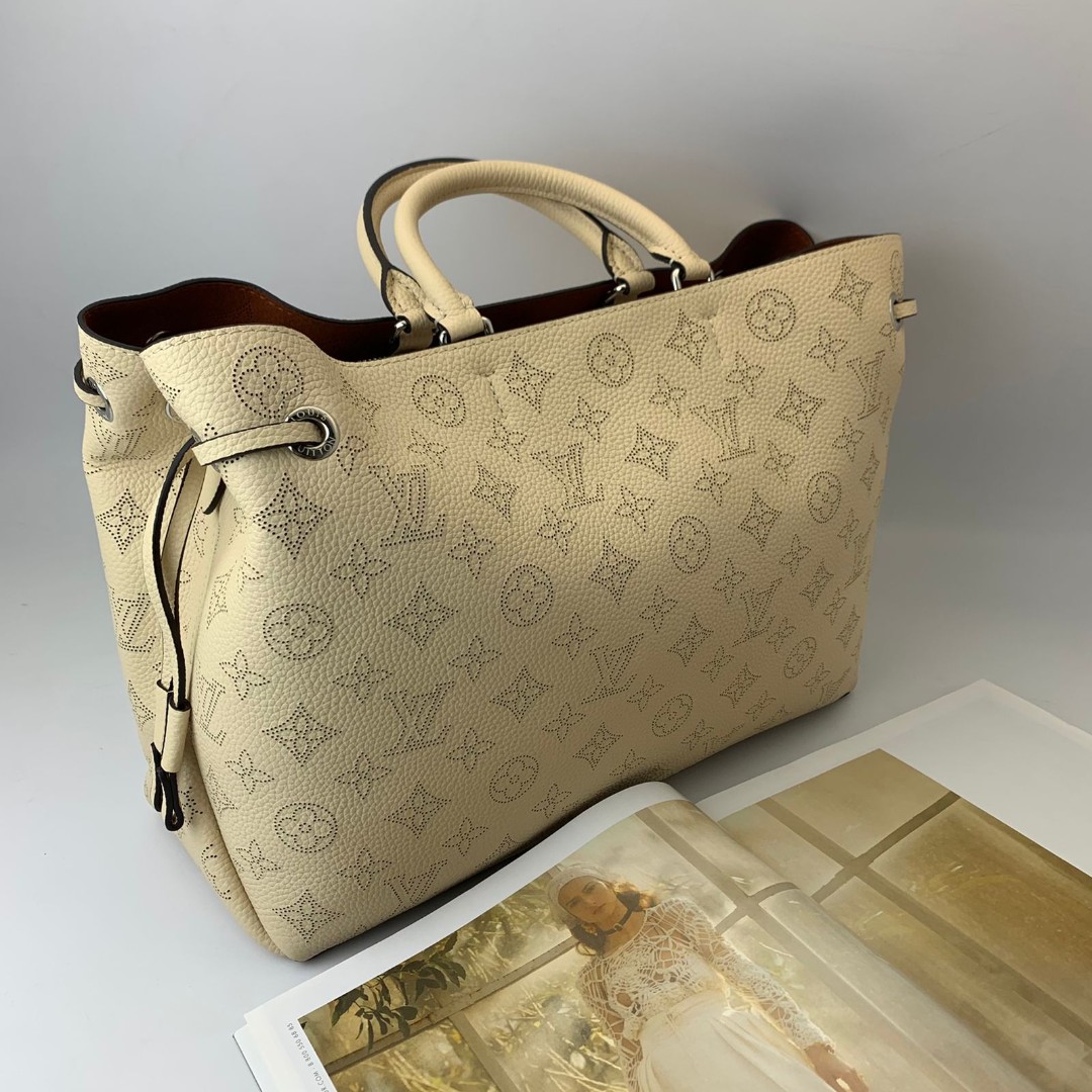 Кожаная сумка Louis Vuitton молочная