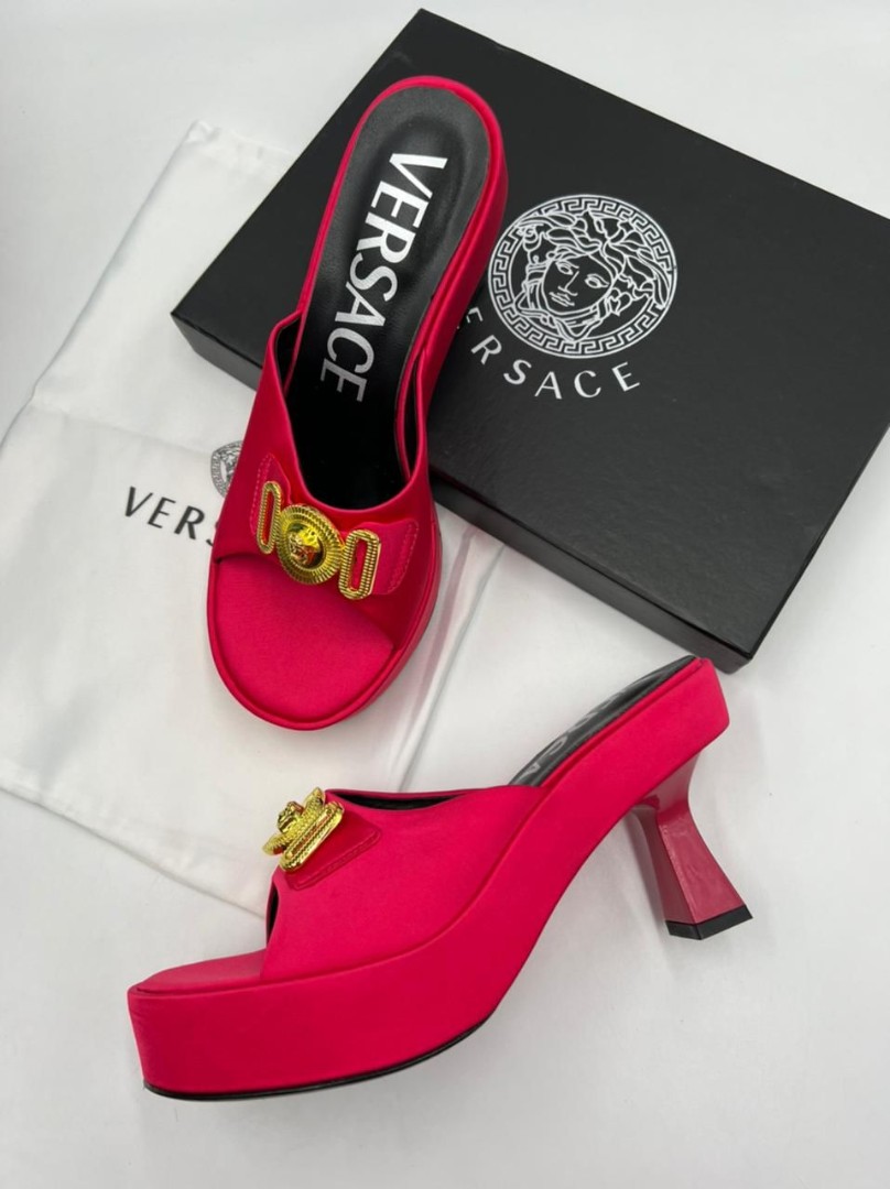 Босоножки Versace красные