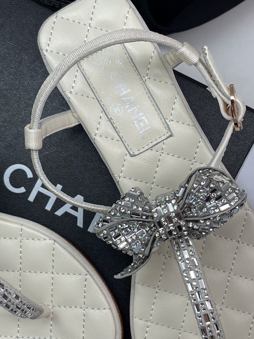 Женские белые босоножки Chanel
