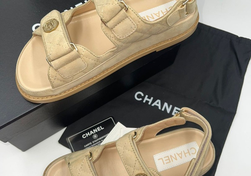 Женские замшевые сандалии Chanel бежевые