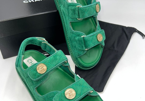 Женские замшевые сандалии Chanel зеленые